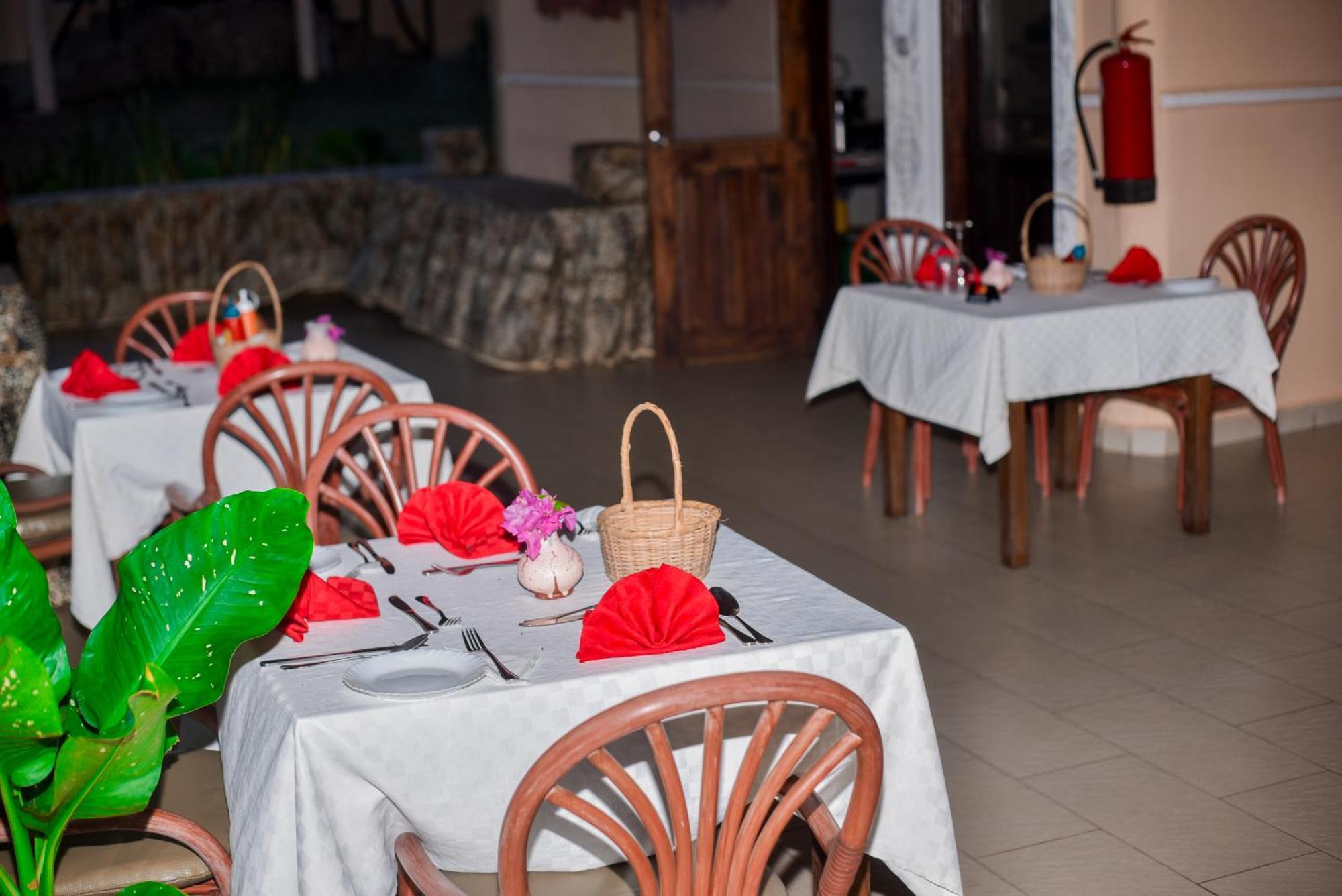 Coral Beach Resort Diani Beach Kültér fotó
